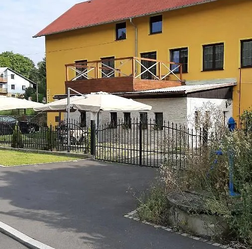 Apartmany-zamecka Restaurace Lägenhet